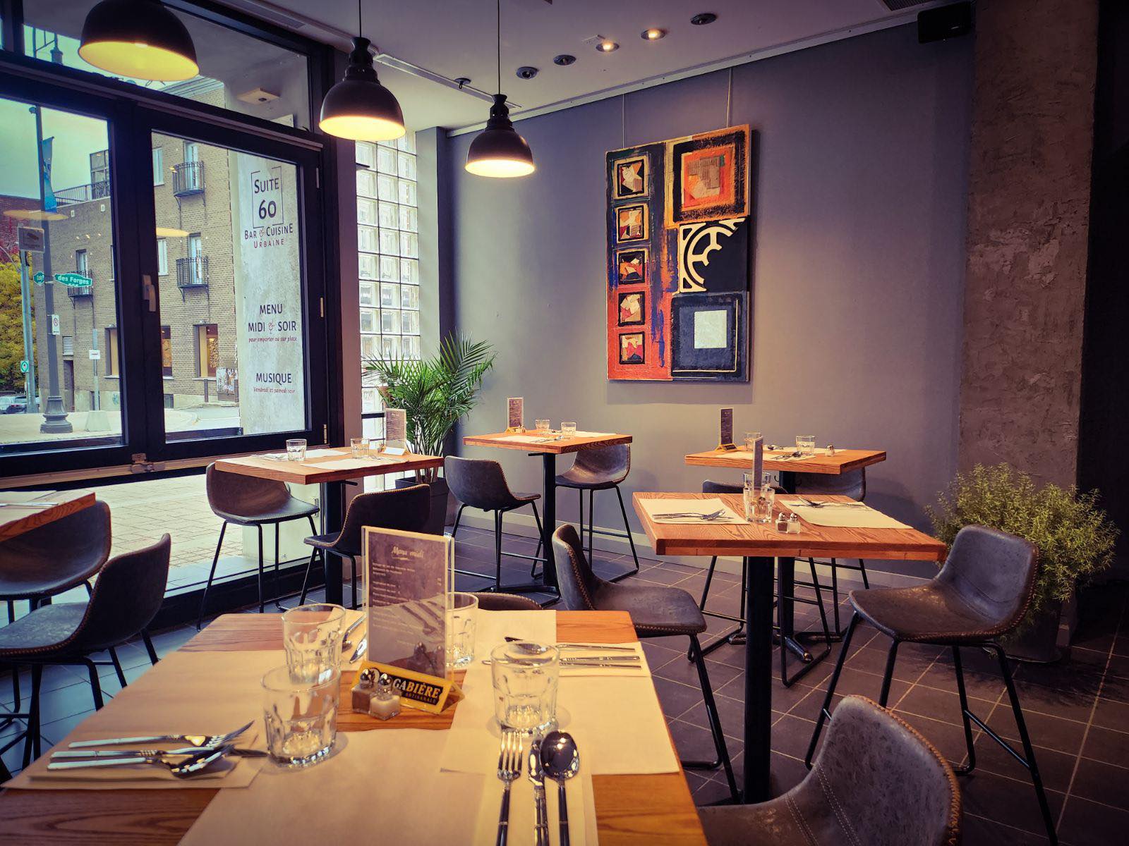 Salle intime du restaurant-bar Suite Soixante au centre-ville de Trois-Rivières